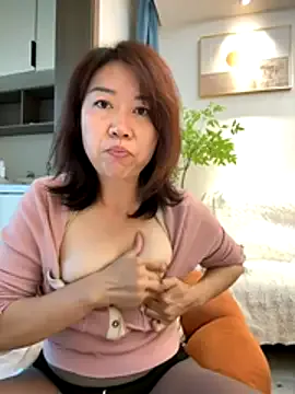 siru-love from StripChat is Freechat