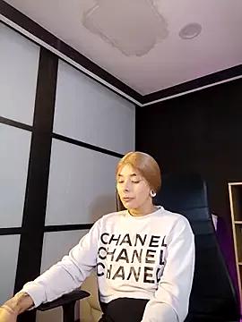 SkyThompson from StripChat is Freechat