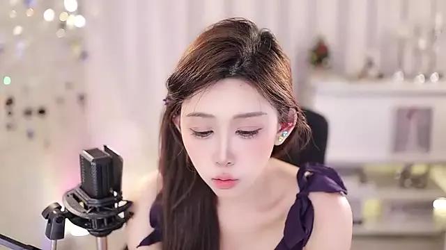 SleepArtist from StripChat