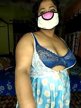 Smile-quien from StripChat is Freechat