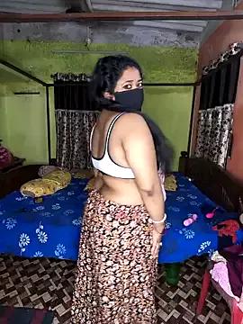 Smile-quien from StripChat is Freechat
