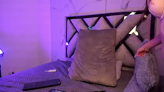 Try our streaming cams variety and talk on a personal level with our adorable girls streamers, showing off their bountiful shapes and dildos.