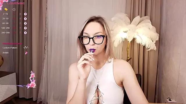 Snow_Wendy from StripChat is Freechat