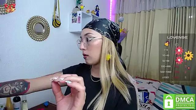 Soffy-brooks from StripChat