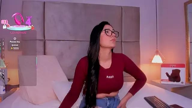 Try our streaming cams variety and talk on a personal level with our adorable girls streamers, showing off their bountiful shapes and dildos.