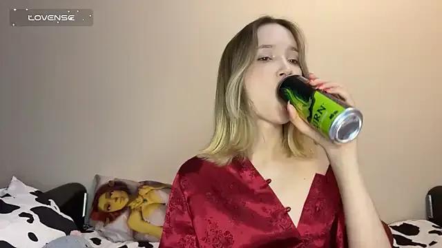 SoftcoreAlly from StripChat is Freechat