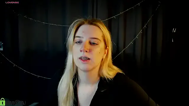 SoftLana from StripChat is Freechat