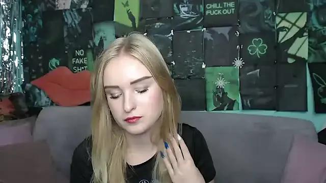 SofySofty from StripChat is Freechat