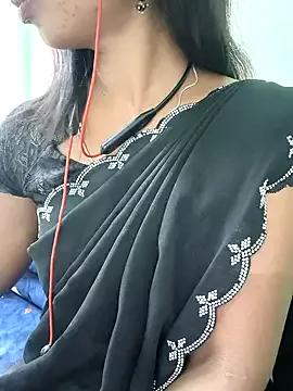 Soloqueentamil from StripChat is Freechat