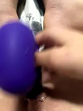 SomeWhatFoxyX from StripChat is Freechat