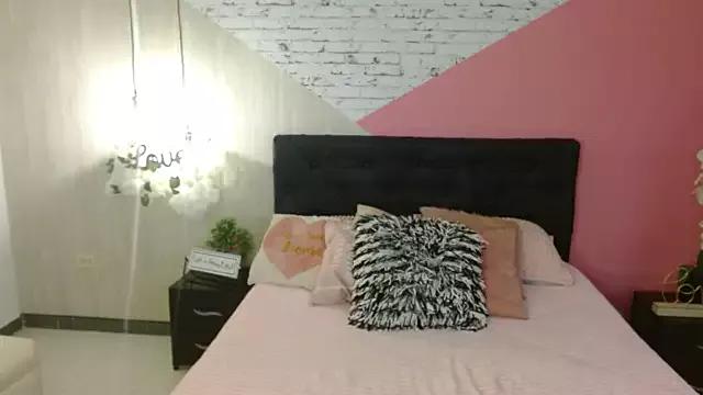 sophia_brunette_ from StripChat is Freechat