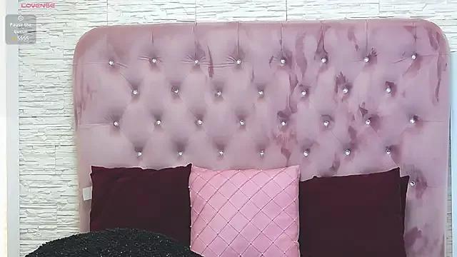 Try our streaming cams variety and talk on a personal level with our adorable girls streamers, showing off their bountiful shapes and dildos.