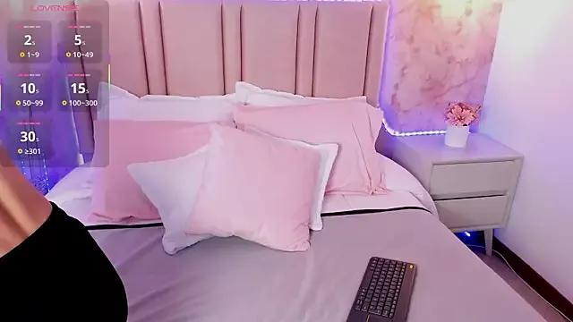 Try our streaming cams variety and talk on a personal level with our adorable girls streamers, showing off their bountiful shapes and dildos.
