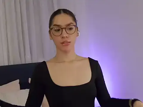 sophie_wallton from StripChat is Freechat