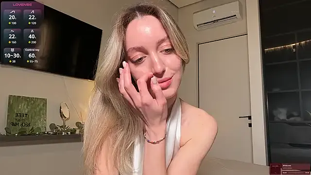 SophieBelll from StripChat is Freechat