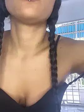SophieD from StripChat is Freechat
