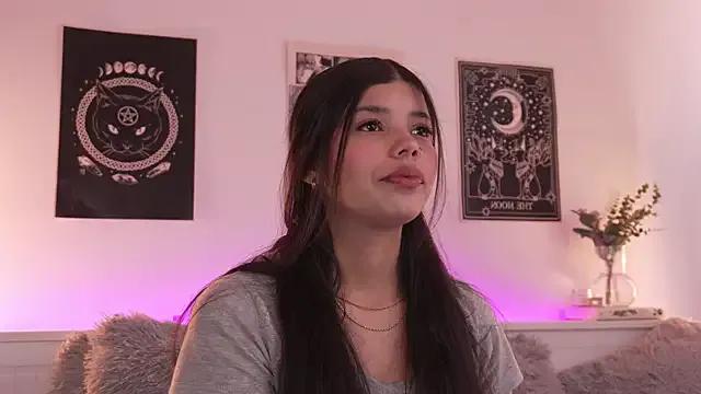sophieee_art from StripChat is Freechat