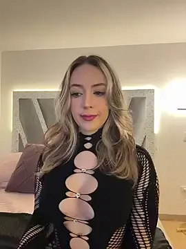 SophieeMills from StripChat is Freechat