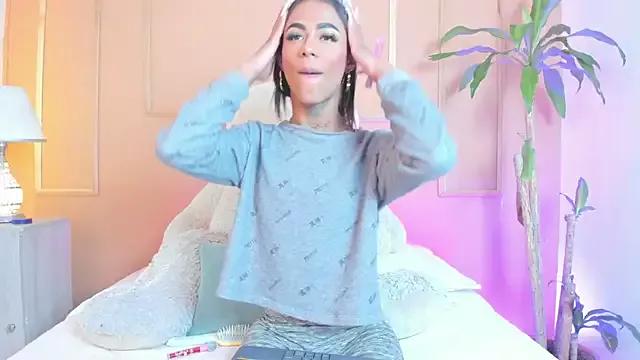 SophieHiil from StripChat is Freechat