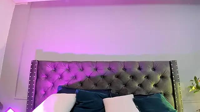Try our streaming cams variety and talk on a personal level with our adorable girls streamers, showing off their bountiful shapes and dildos.