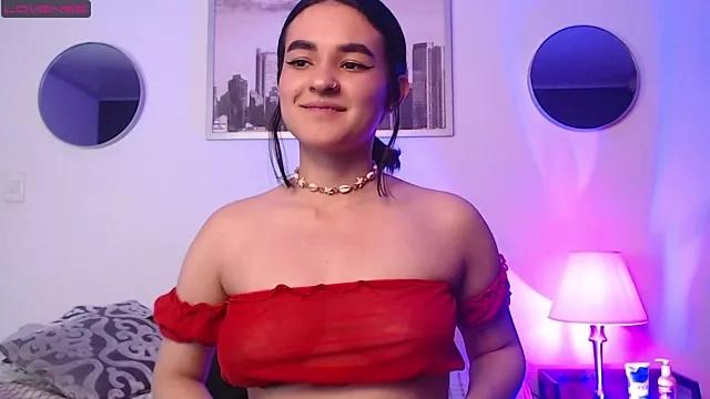 SoySaraa from StripChat