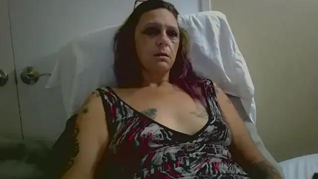 SparklesB1tch from StripChat is Freechat