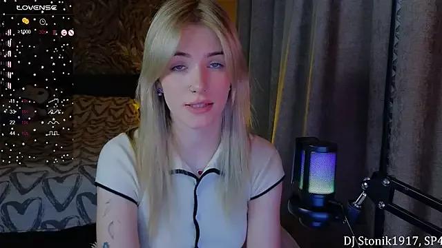 Try our streaming cams variety and talk on a personal level with our adorable girls streamers, showing off their bountiful shapes and dildos.