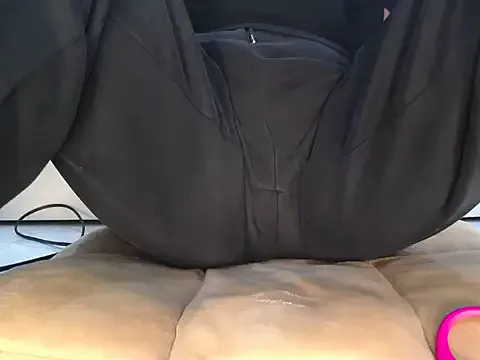 Squirt_tsunami__ from StripChat is Freechat