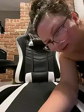 SquirtlegirlygirlmM from StripChat is Freechat