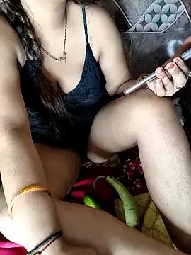 SquirtPiHu from StripChat is Freechat