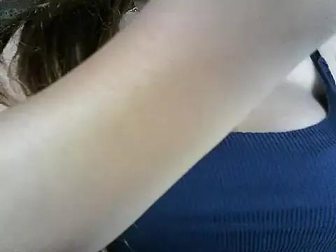 SquirtSellene18 from StripChat is Freechat