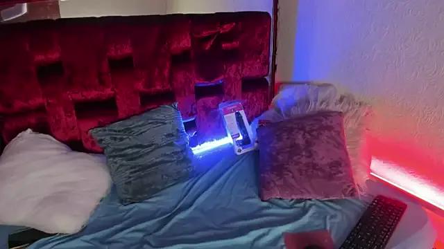 star_Roxie from StripChat is Freechat
