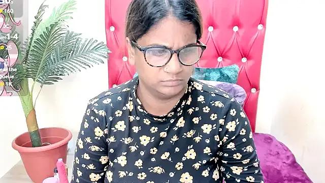 Strawberry_Lips from StripChat