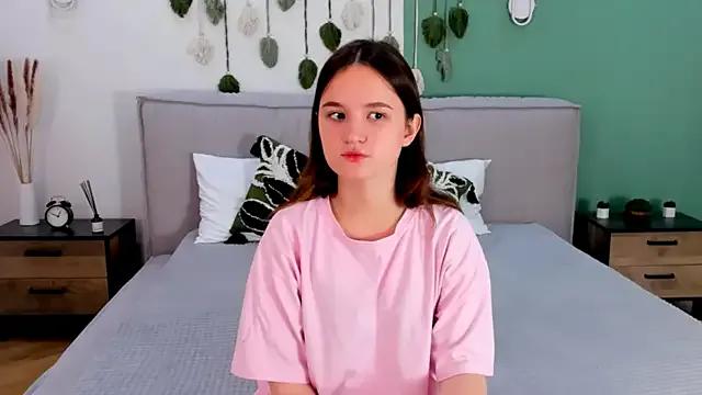 StrawbunnyBite from StripChat is Freechat
