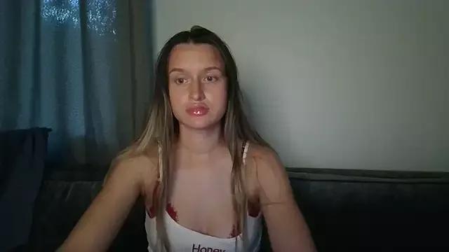Submissive_love from StripChat is Freechat