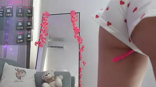 Try our streaming cams variety and talk on a personal level with our adorable girls streamers, showing off their bountiful shapes and dildos.