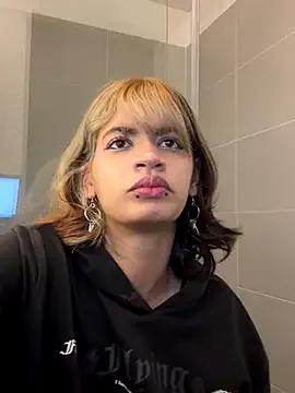 sukulaurens from StripChat is Freechat