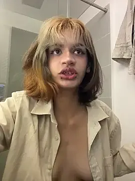 sukulaurens on StripChat 