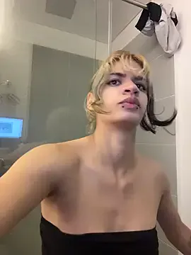 sukulaurens on StripChat 