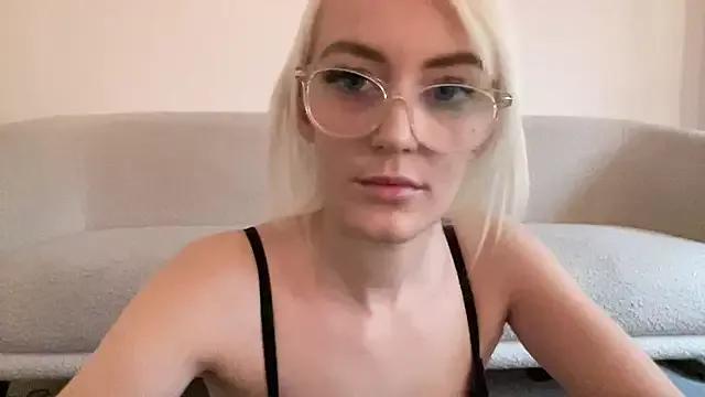 Summer444 from StripChat