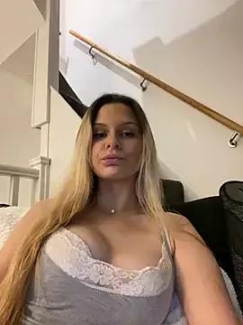 SummerMaee from StripChat