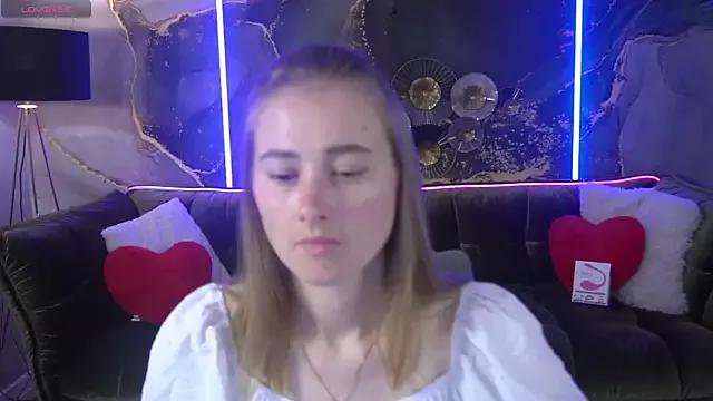 Sun_Kitty_ from StripChat is Freechat