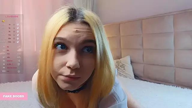 SunnivaBouler from StripChat