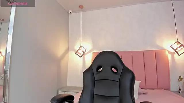SUNNYCYRUS from StripChat
