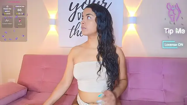 SunnyGilmoree on StripChat 