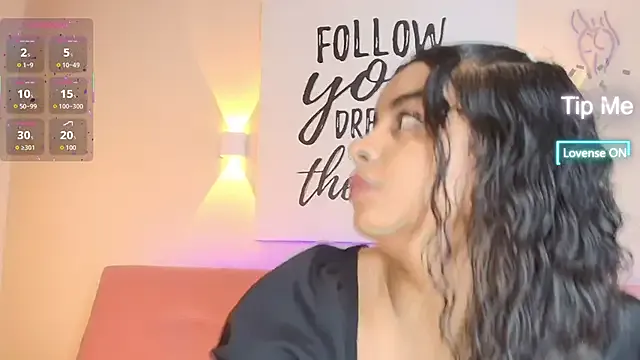 SunnyGilmoree on StripChat 