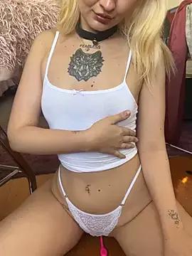 SunnyGlow from StripChat