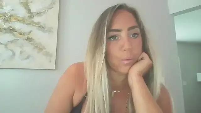 sunshinekisses from StripChat
