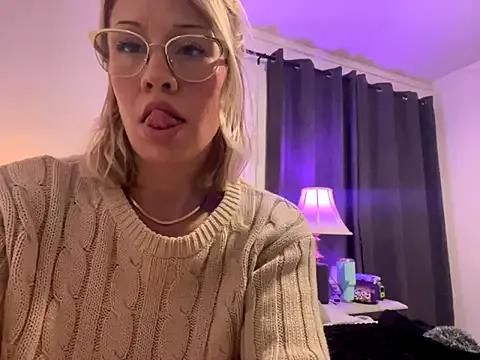 Sunshinekissxo from StripChat