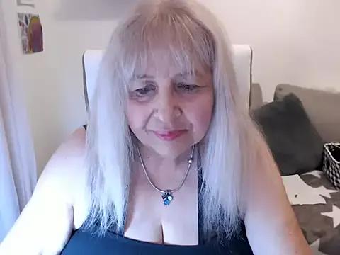 SusiLifeXXX from StripChat is Freechat